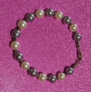 Grey & pearl bracelet